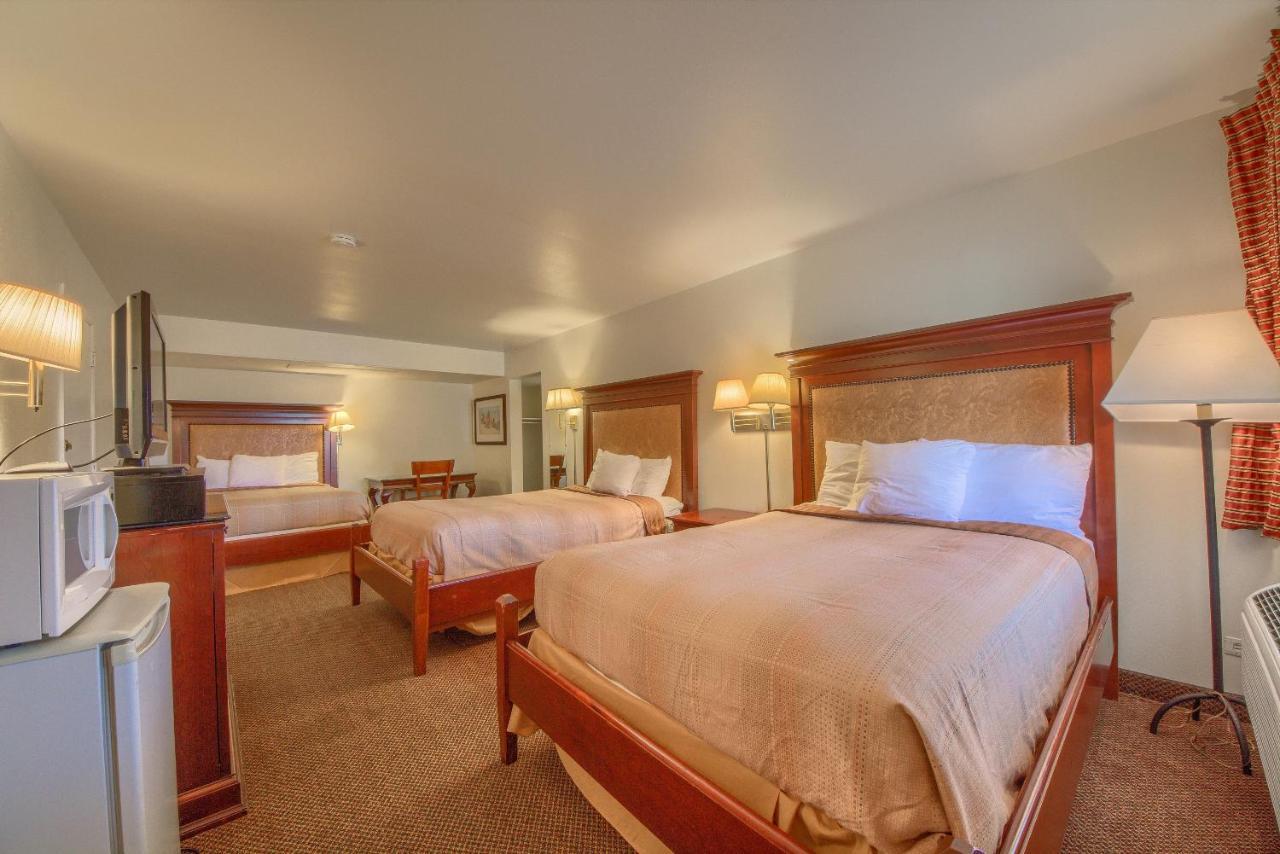 Americas Best Value Inn Uvalde Exterior photo